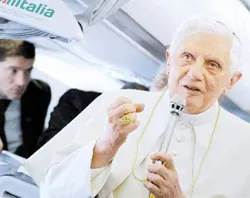 El Papa responde a las preguntas de los periodistas en el avión papal (Foto L'Osservatore Romano)?w=200&h=150