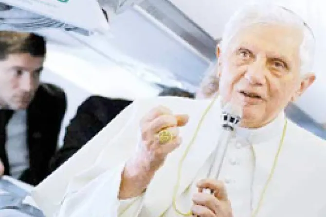 Persecución más grande de la Iglesia procede de su interior, dice el Papa Benedicto XVI