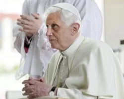 Benedicto XVI alienta a rezar por los niños por nacer ante amenaza del aborto