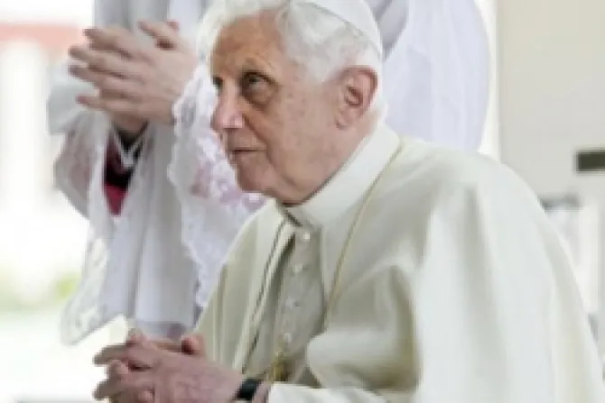 Pésame de Benedicto XVI por muerte de 22 niños en fatal accidente en Suiza