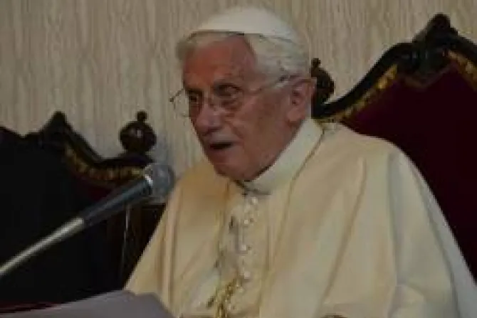 Benedicto XVI: Solo el nuevo Papa conocerá informe de cardenales sobre vatileaks