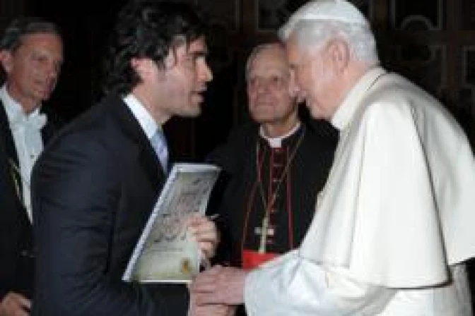 Eduardo Verástegui pide al Papa rezar por la paz en México