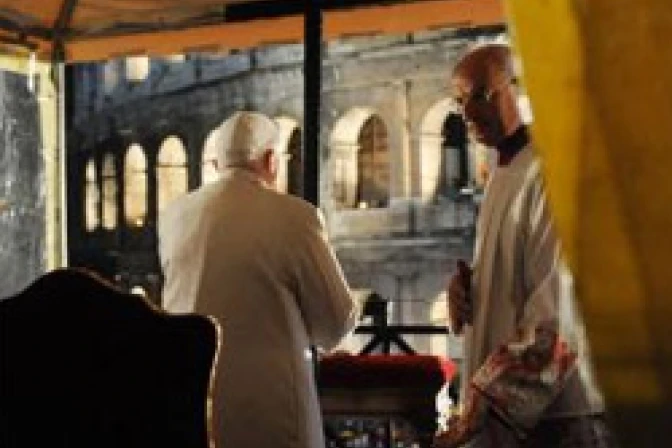 El Papa elige por primera vez a una mujer para meditaciones del Via Crucis