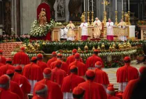 El Papa Emérito Benedicto XVI y los cardenales en San Pedro