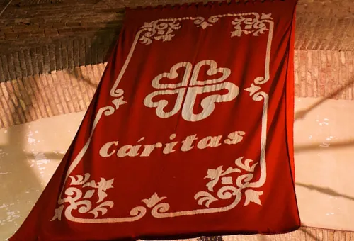 Banderola con logo de Cáritas. Foto: Nic McPhee (CC BY-SA 2.0)?w=200&h=150