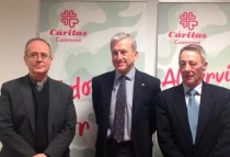 P. Francisco Bravo, capellan de la Caritas castrense (izq) / Manuel Bretu00f3n, diector general (centro) / Josu00e9 Luis Falcu00f3, secretario general (der) (Foto ACI Prensa)