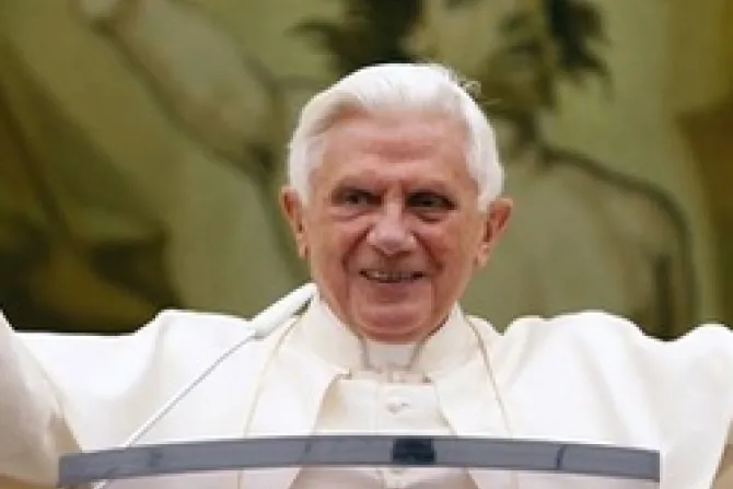 Benedicto XVI: Sin Dios, el trabajo se reduce a activismo estéril