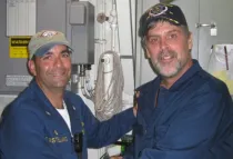 Comandante Francis Xavier Castellano y Capitán Richard Phillips. Foto: U.S. Navy