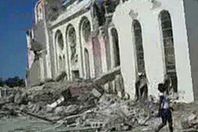 Encuentran cuerpo de Vicario de Puerto Príncipe bajo restos de la Catedral