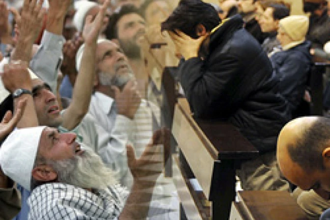 Libertad religiosa es inherente al hombre y no puede relegarse a esfera privada