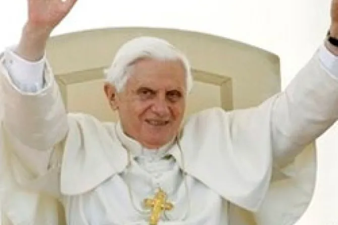 Sacerdote debe ser instrumento de cercanía del amor de Dios al hombre, dice el Papa Benedicto
