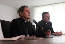 Cardenal Rubén Salazar en la rueda de prensa (foto CEC)