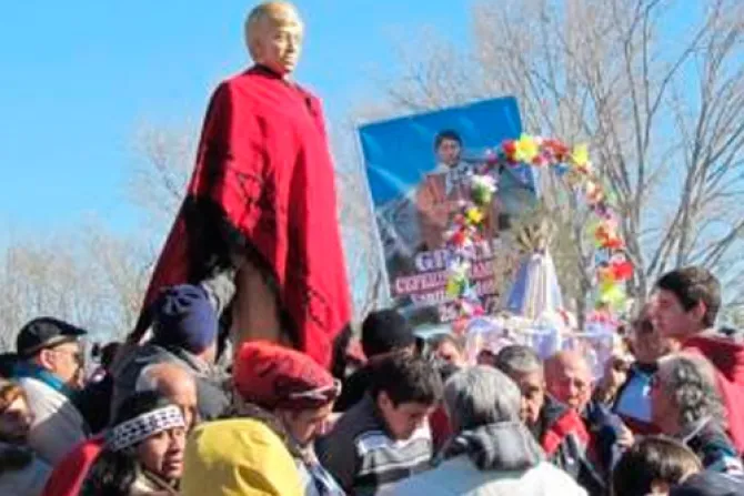 Miles de argentinos peregrinan para rezar con Beato Ceferino Namuncurá