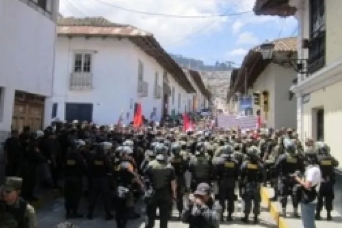 Perú: Obispos lamentan muertes y piden cese de violencia en Cajamarca