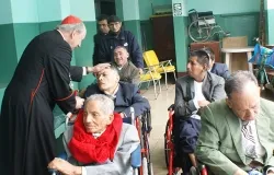 El Cardenal Cipriani bendice a los niños y ancianos del albergue (foto Arzobispado de Lima)?w=200&h=150