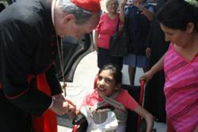 Vean a Cristo en enfermos cuya luz el mundo quiere apagar, alienta Cardenal Cipriani