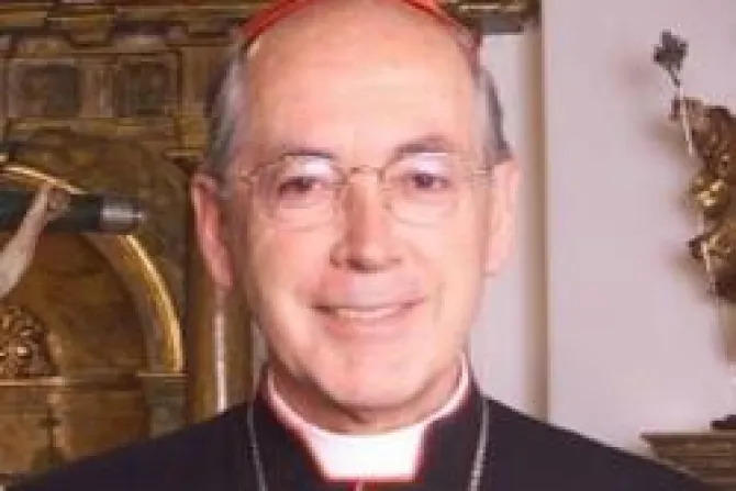 Sacerdotes no hacen política al defender valores fundamentales, dice Cardenal Cipriani