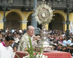 Cardenal Juan Luis Cipriani en la fiesta de Corpus Christi (foto Arzobispado de Lima)?w=200&h=150