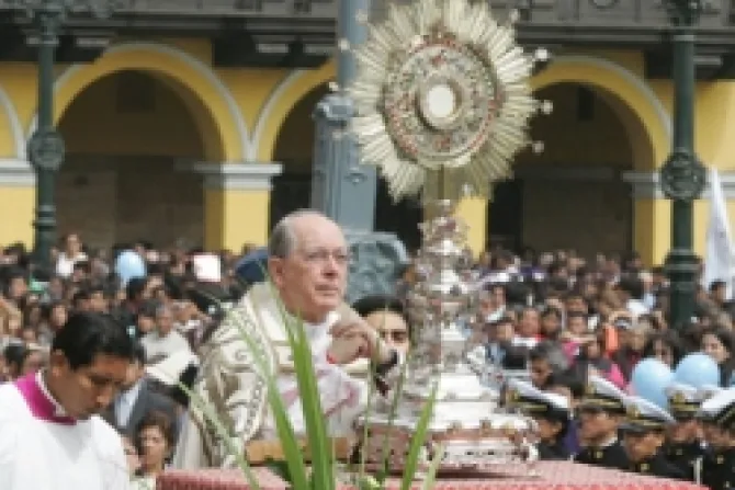 Cardenal Cipriani pide que violencia y división no invadan al Perú