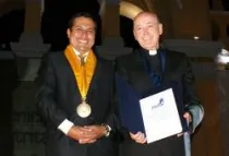 Cardenal Juan Luis Cipriani junto a alcalde de Rímac