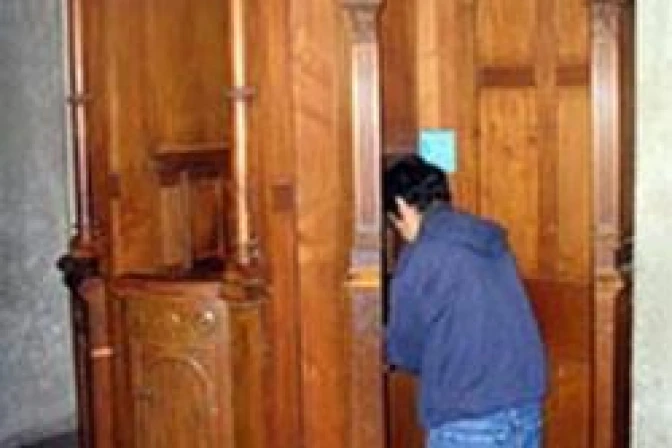 Iglesia Católica jamás tolerará violar secreto de confesión, dice funcionario vaticano