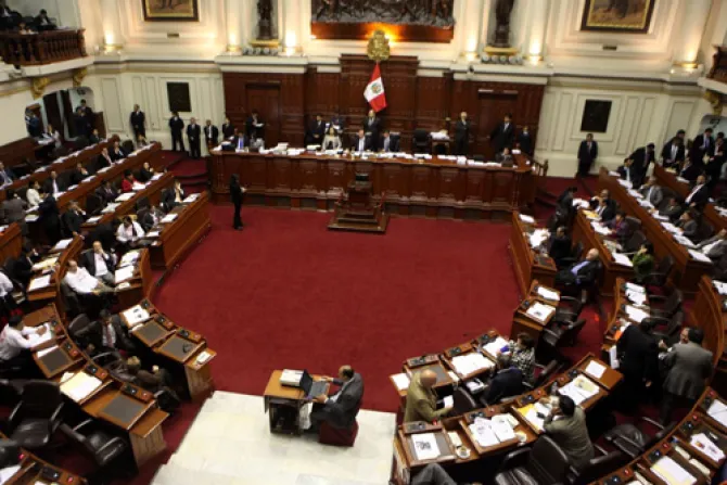 Triunfo pro-vida: Congreso peruano rechaza reparto de anticonceptivos a menores