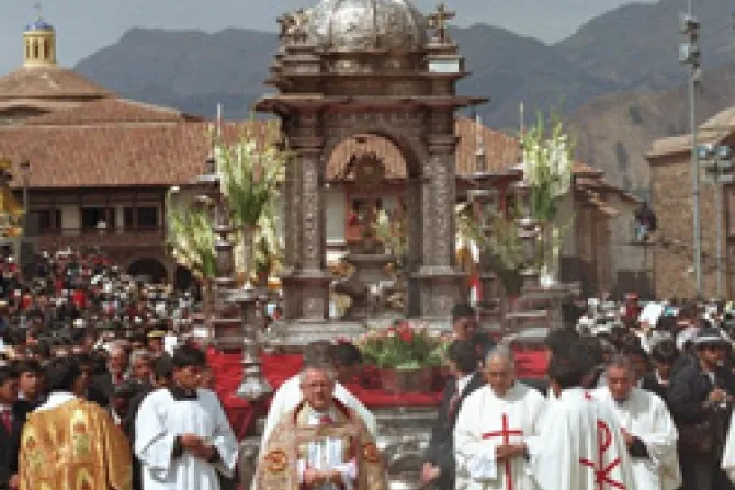 Priorizar Eucaristía sobre meras costumbres, pide Arzobispo peruano