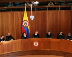 Corte constitucional de Colombia redefine familia para favorecer uniones gay
