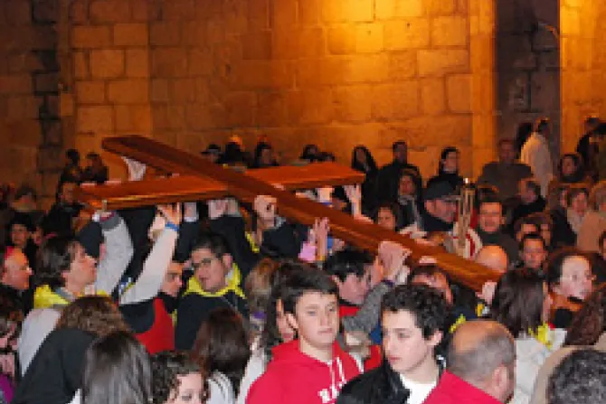 Multitud de jóvenes despidió la Cruz y el Icono de la JMJ en Mérida