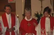Roy Bourgeois en la "Misa" de 2008 de "ordenación" de una mujer