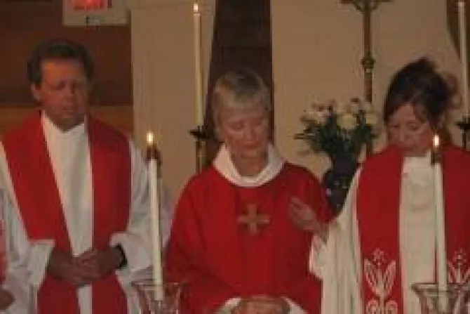 Expulsan del estado clerical a sacerdote que apoya ordenación de mujeres en EEUU