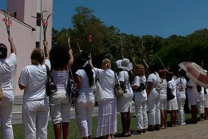 Detienen a más de 70 damas de Blanco tras salir de Misa dominical