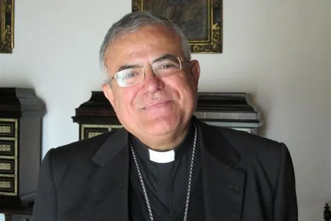 Ejercicios espirituales son "días de cielo y de cruz", afirma Mons. Fernández
