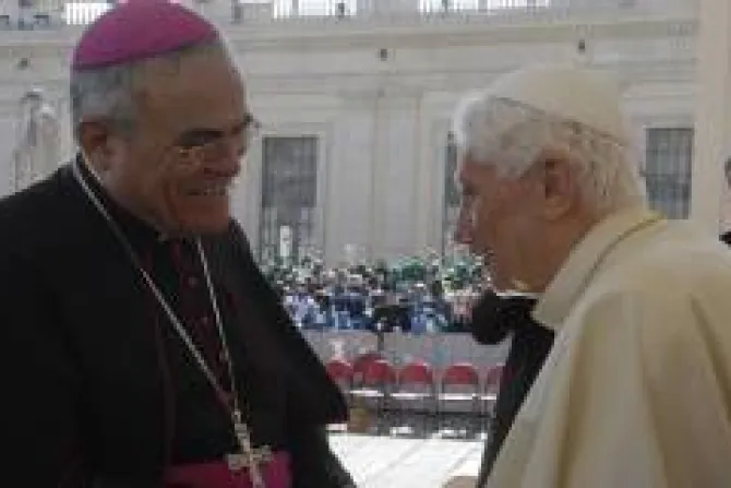 Obsequian al Papa reliquia de San Juan de Ávila, nuevo doctor de la Iglesia