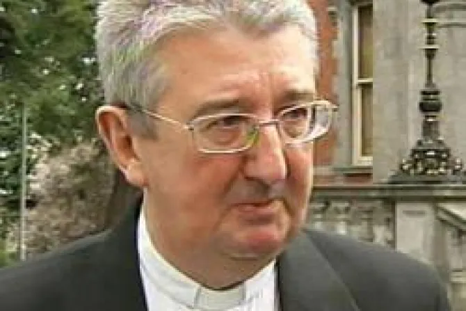 Arzobispo irlandés asegura que Iglesia y Estado deben colaborar en protección de los niños