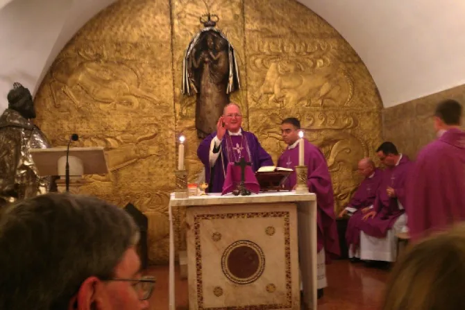 Eucaristía da vida a la Iglesia y es más importante que elegir un Papa, dice Cardenal Dolan