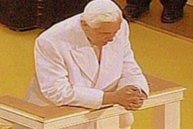 Benedicto XVI reza por cristianos perseguidos en Irak