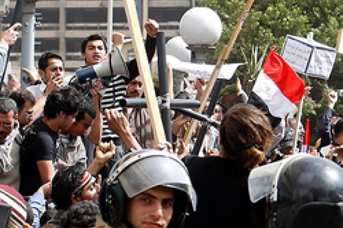 13 muertos en enfrentamiento entre cristianos coptos y musulmanes en Egipto