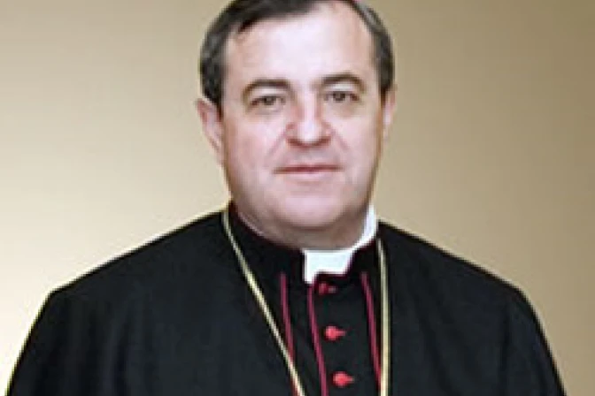 Periodismo necesita a Dios para servir a la verdad, afirma Arzobispo peruano