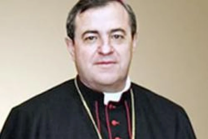 Obispos de Perú reeligen a Mons. Eguren como presidente de Comisión Familia y Vida