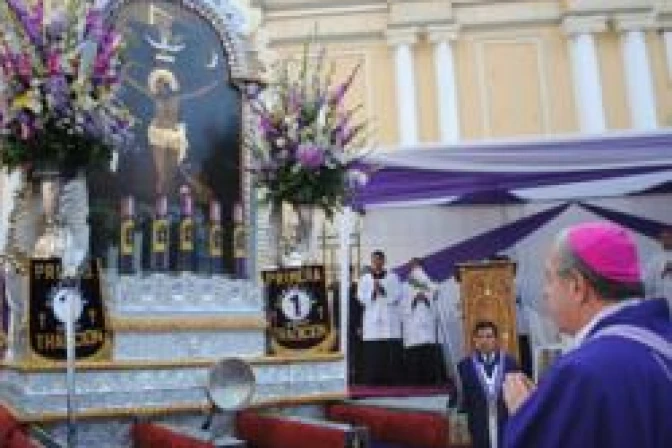 Piden a Señor de los Milagros no permitir aborto ni uniones gay en Perú