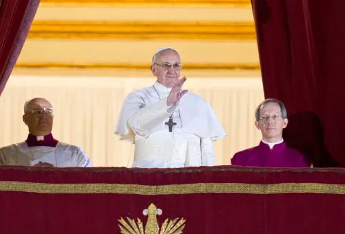 Papa Francisco tras su elección. Foto: ACI Prensa?w=200&h=150