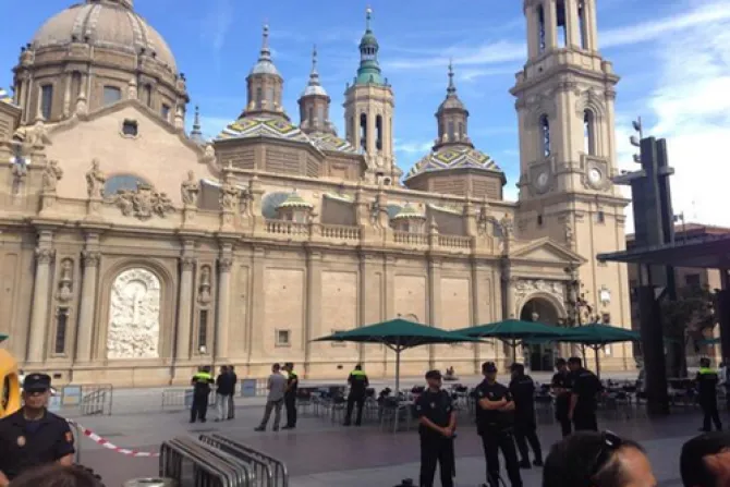 Explota artefacto en emblemática Basílica del Pilar en Zaragoza