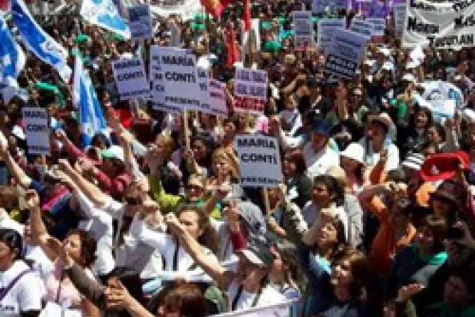 Diputados rechazan violencia de abortistas en "encuentro de mujeres" en Argentina