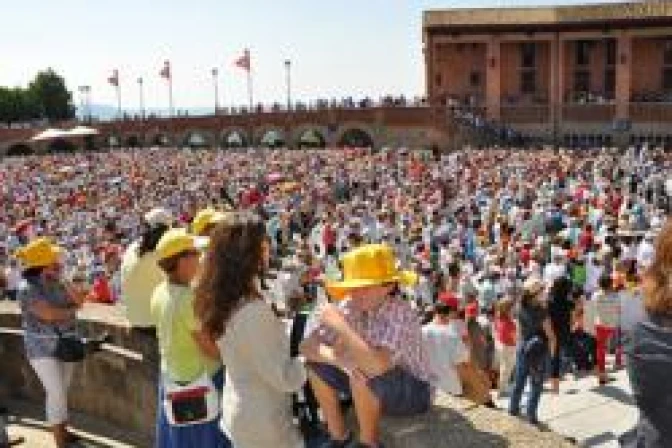 El Papa pide a familias ser signo de esperanza en sociedad actual