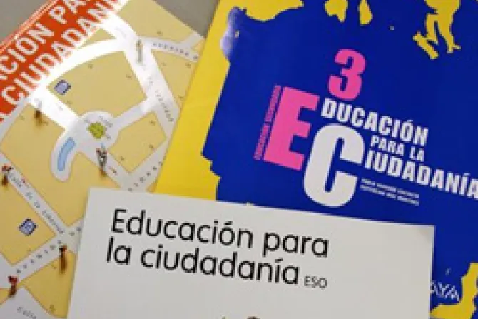 Casi 4 millones de euros de fondos públicos para formación laicista de profesores de EpC