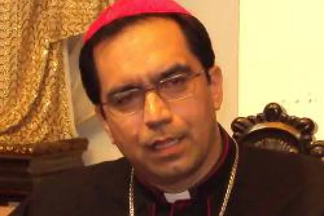 Arzobispo salvadoreño alienta elecciones sin violencia y con transparencia