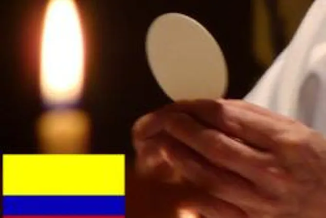Pisotean y vierten cerveza sobre Eucaristía en Iglesia en Colombia
