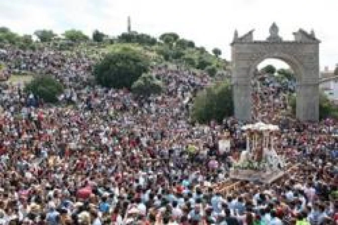 Más de 500 000 acompañan a Virgen de la Cabeza en España