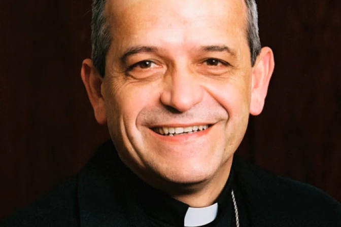 Obispo de EEUU: Reforma sacaría a familias inmigrantes de la pobreza